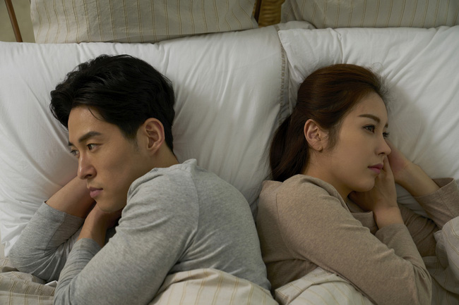 Vừa mở tủ quần áo, cô vợ bàng hoàng vì bộ váy bị phá hoại cùng đoạn hội thoại sóc óc trị chồng-1