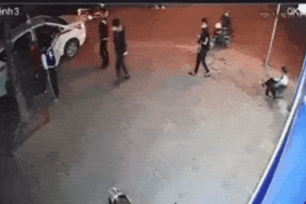 Thanh niên bị cướp giật điện thoại giữa phố Hà Nội: Vài giây gây thiệt hại không ngờ