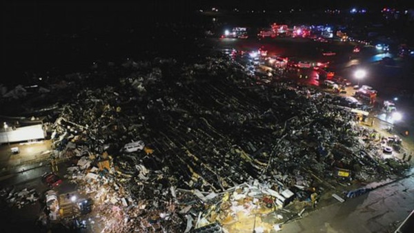 Lốc xoáy chết chóc kinh hoàng càn quét nước Mỹ: Đã có hơn 70 người chết, hiện trường hoang tàn-7