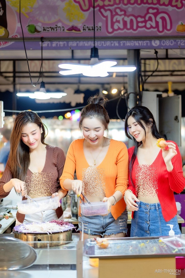 Ngọc Trinh lại lên báo Thái, hoá ra là vì từng lăng xê chiếc áo hư hỏng thống trị gánh hàng rong xứ Chùa Vàng?-4