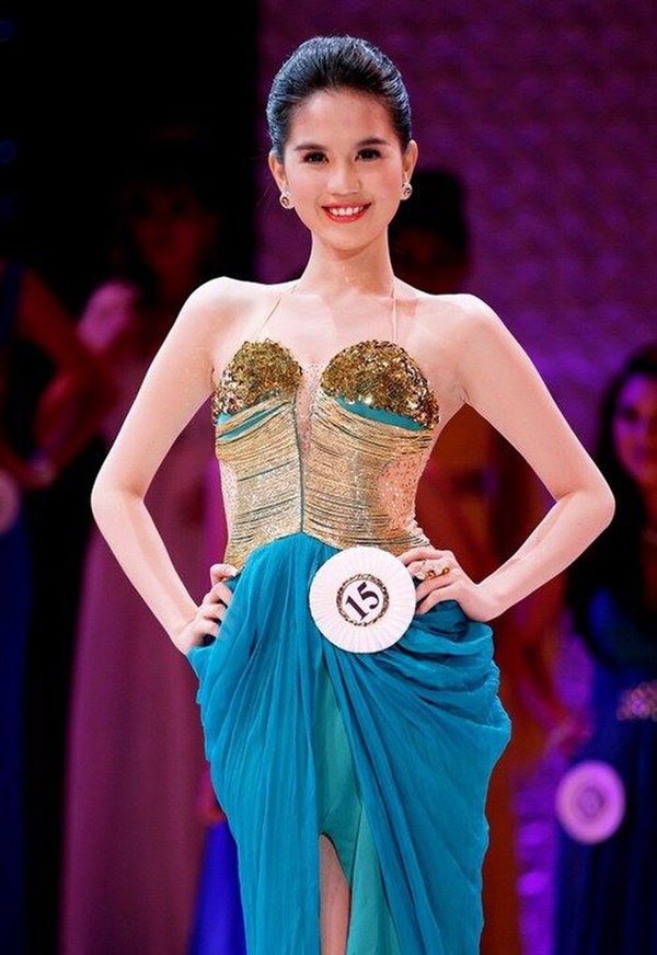 Ngọc Trinh lại lên báo Thái, hoá ra là vì từng lăng xê chiếc áo hư hỏng thống trị gánh hàng rong xứ Chùa Vàng?-9