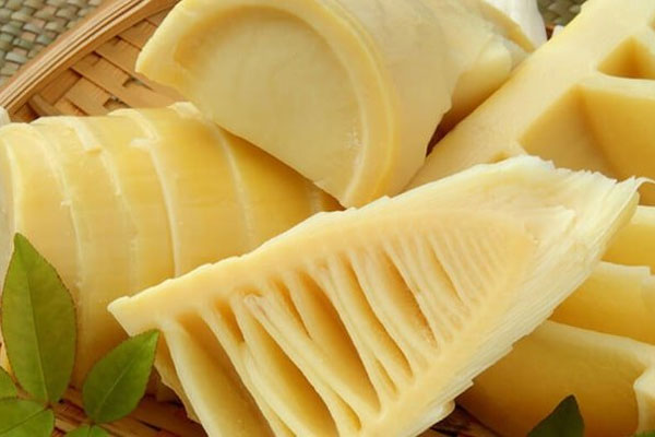 Luộc măng tươi nhớ cho thêm một loại gia vị này vào nồi, vừa giúp măng ngọt hơn lại khử độc hiệu quả-1