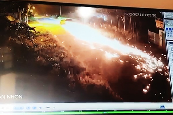 TP.HCM: Nam nhân viên ngân hàng lái ô tô tông xe máy cảnh sát, kéo lê 2km-2