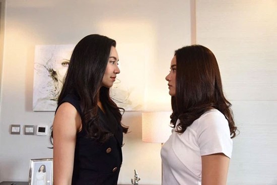 Chị sếp gọi vào thông báo nâng lương, tôi chưa kịp mừng thì nghe chị tủm tỉm đưa ra một đề nghị không thể ngờ nổi