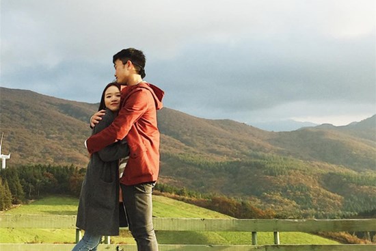 Sau nghi vấn có con đầu lòng, Xuân Trường công khai ảnh tình tứ với vợ, đáp trả bất ngờ khi được chúc mừng: 