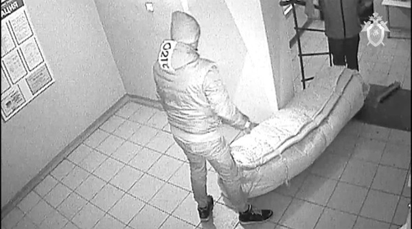 Đến nhà bạn trai giải quyết chuyện yêu đương, nữ bác sĩ xinh đẹp không có đường về, cảnh tượng trong camera khiến dư luận hãi hùng-2