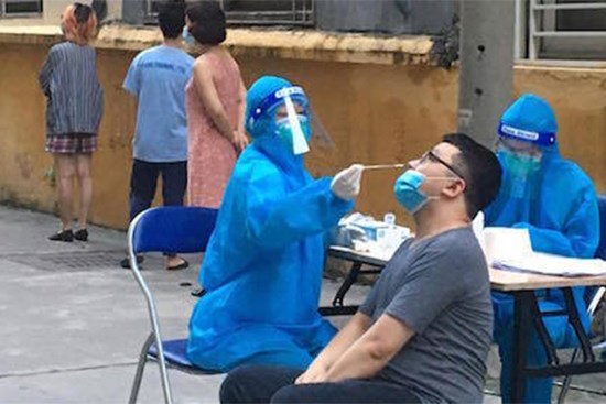 Ngày 12/12, Hà Nội tăng kỷ lục với 895 ca mắc Covid-19 mới, trong đó có 357 ca ngoài cộng đồng