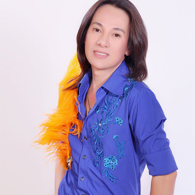 Tang lễ cố ca sĩ Ngô Quốc Linh: Tro cốt được đưa về nhà, nghẹn ngào hình ảnh vợ con oằn khóc tiễn biệt-6