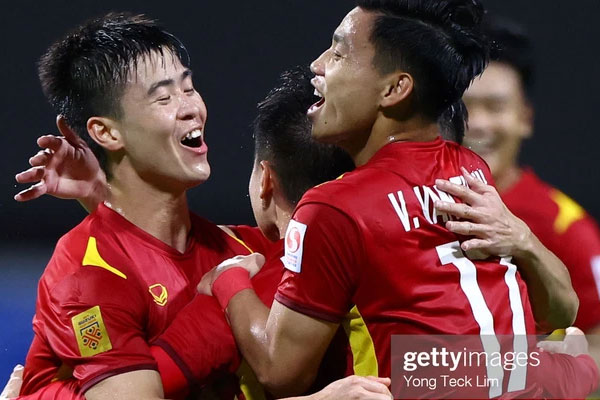 CĐV Đông Nam Á thán phục với cú sút hiểm hóc của Hoàng Đức: Thủ môn làm nền cho siêu phẩm!-3