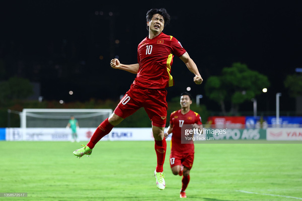 Chung kết sớm của bảng B AFF Cup gọi tên Việt Nam: Trận thắng 3-0 siêu phẩm, bộ đôi Quang Hải - Công Phượng thể hiện đẳng cấp, Hoàng Đức ấn định kết cục!-2