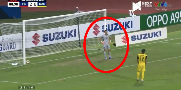 CĐV Đông Nam Á thán phục với cú sút hiểm hóc của Hoàng Đức: Thủ môn làm nền cho siêu phẩm!-2