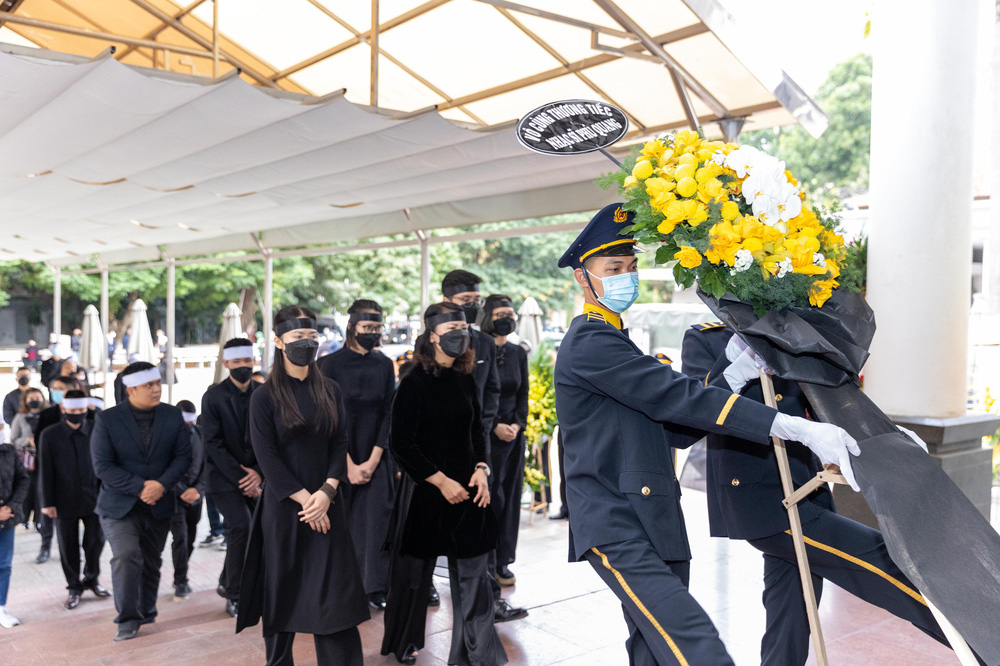 Đám tang nhạc sĩ Phú Quang: Người thân gục khóc bên quan tài-3