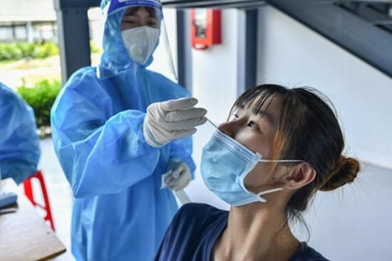 Vụ công nhân bị trừ lương 4,5 triệu tiền xét nghiệm: Muốn test ngoài cho rẻ mà không được