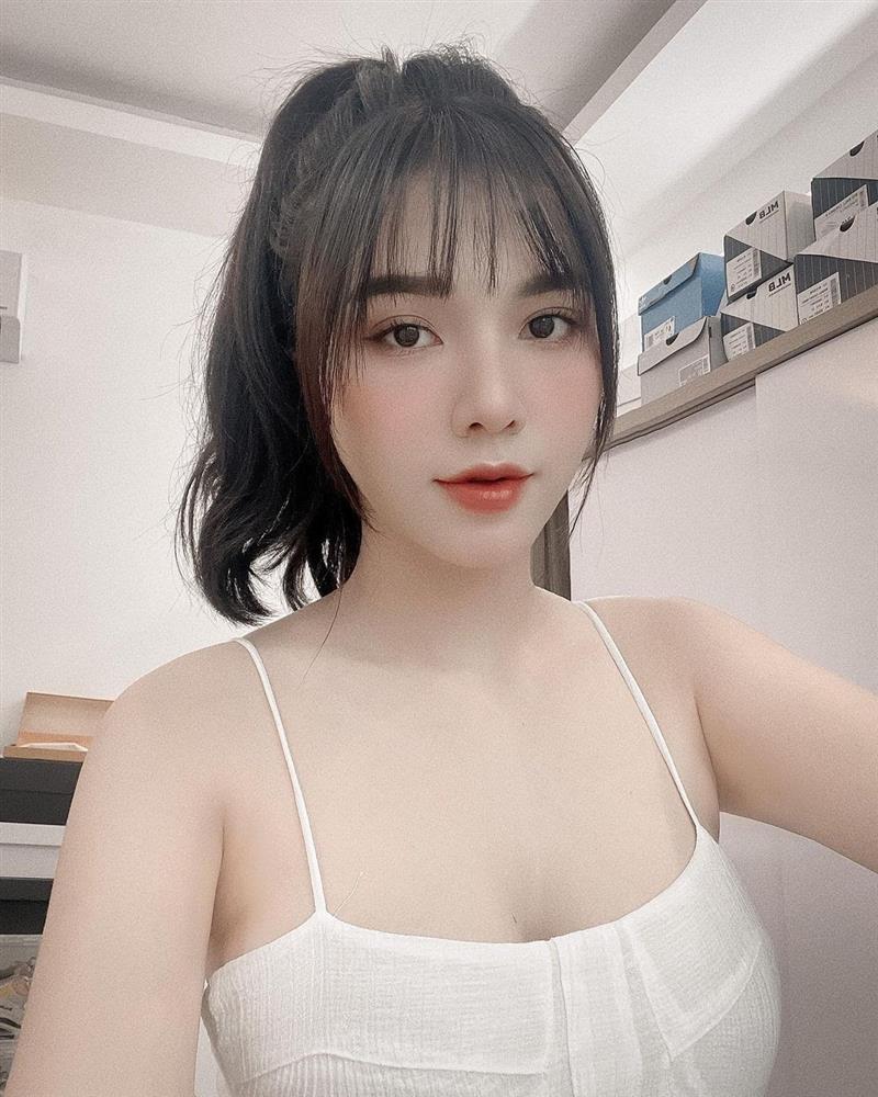 Cầu thủ cùng siêu phẩm khiến thủ thành Malaysia chôn chân: Có bạn gái sexy, cứ up ảnh bikini là khiến dân tình xịt máu mũi”-10