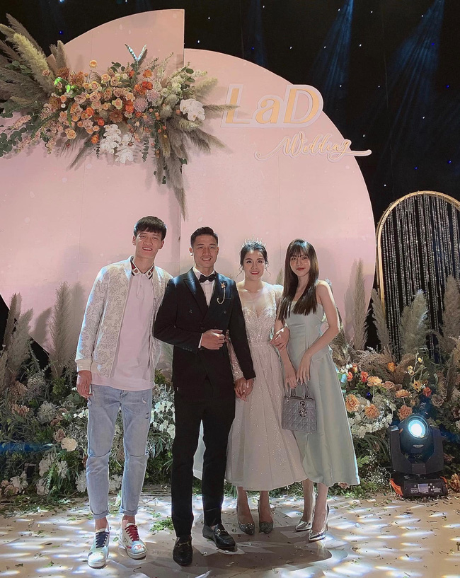 Cầu thủ cùng siêu phẩm khiến thủ thành Malaysia chôn chân: Có bạn gái sexy, cứ up ảnh bikini là khiến dân tình xịt máu mũi”-13