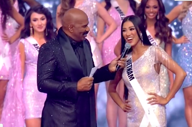 Miss Universe sơ sẩy để sai tên Kim Duyên trên màn hình trong suốt đêm chung kết-3