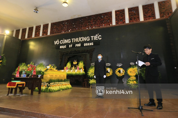 Cập nhật tang lễ nhạc sĩ Phú Quang:  Con trai ôm chặt di ảnh bố, linh cữu được đưa đi, dàn sao Vbiz nghẹn ngào đến viếng-9