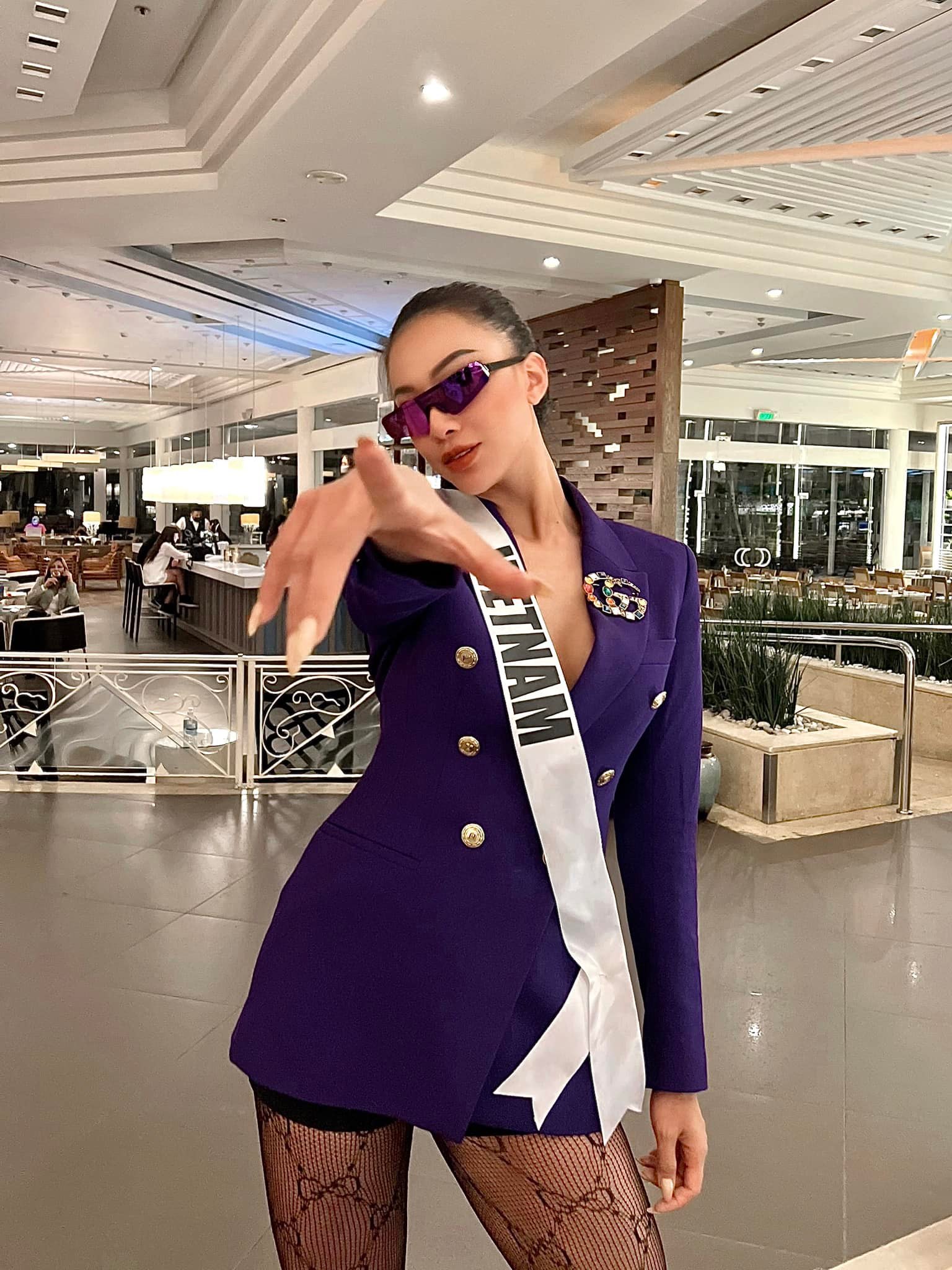Hành trình Miss Universe 2021 của Kim Duyên: Gây tranh cãi vì ngoại hình mất chất Việt Nam nhưng lại ghi điểm nhờ điều này-4