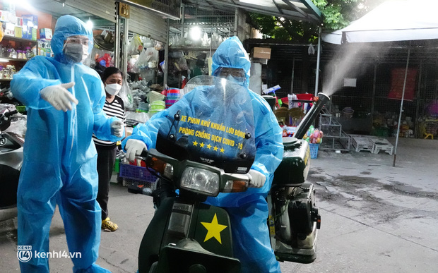 Lần đầu tiên một quận trung tâm Hà Nội chuyển nguy cơ cao, liệu có siết chặt hoạt động dịch vụ?-1
