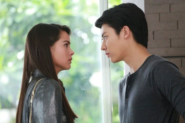 Thường xuyên hành hạ vợ vẫn chưa thấy đủ, gã chồng tồi tệ còn gọi bố mẹ mình sang để chung sức làm khổ nàng dâu-2