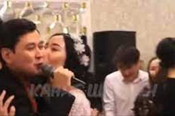 Đám cưới rình rang mà tráp sính lễ lèo tèo đến thương cảm: Cô dâu mặt buồn rười rượi, thất vọng lắm đây!-1