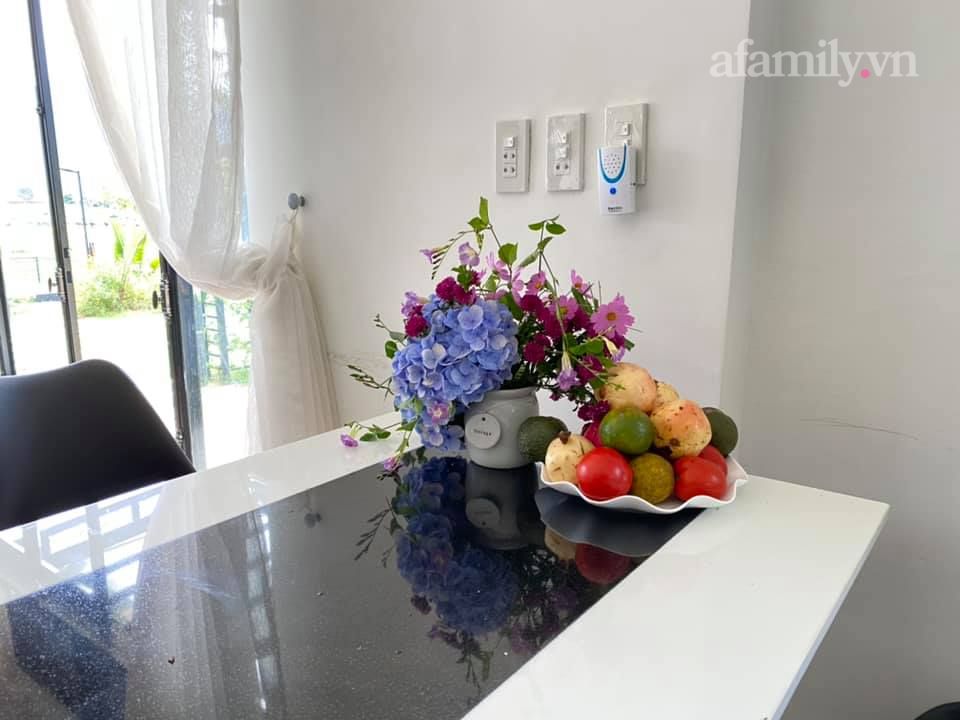 Ngôi nhà nằm giữa cánh đồng quê có khu vườn đẹp như cổ tích của mẹ đơn thân tại Lâm Đồng-4