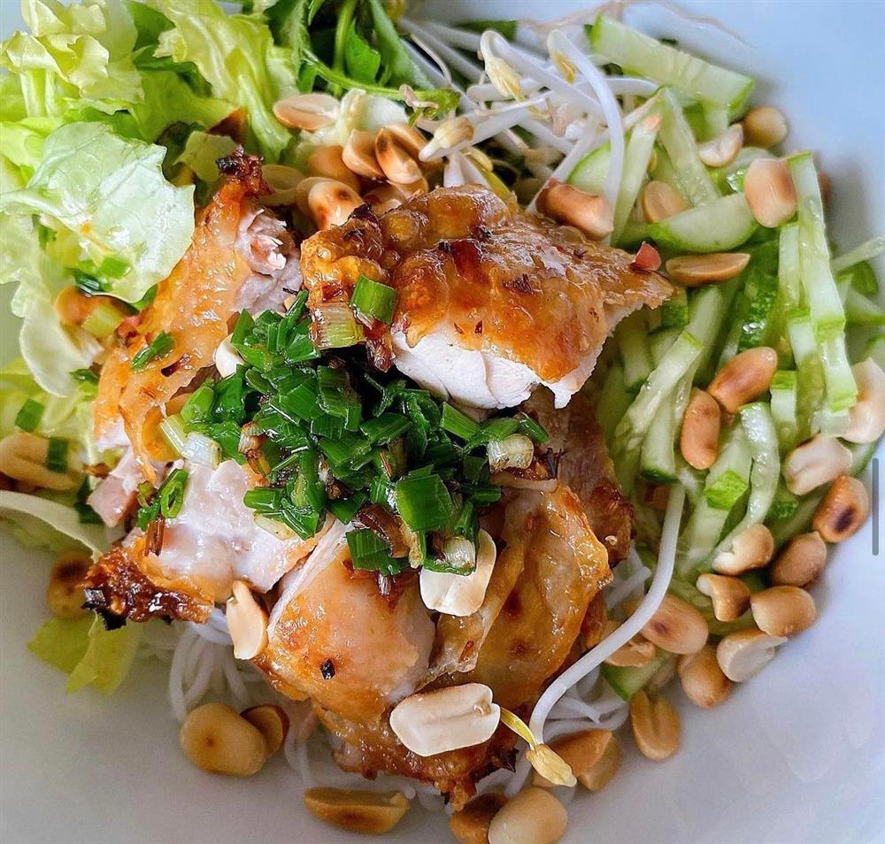 Mẹ 3 con Hà Tăng ăn gì mà mặt xinh dáng chuẩn suốt cả thai kỳ, tới nỗi chẳng ai nhận ra đang bầu bí?-18