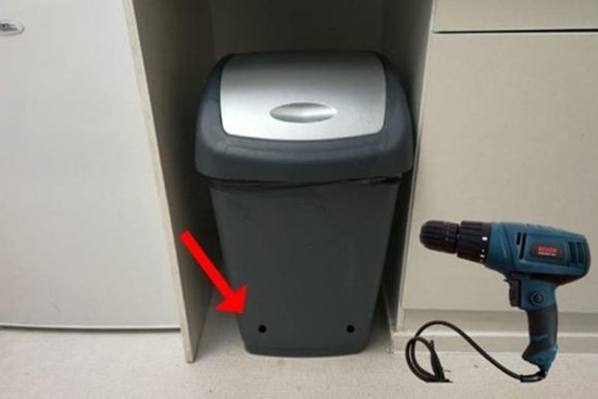 Đây là lý do tại sao bạn nên khoan hai lỗ ở gần đáy thùng rác ở nhà