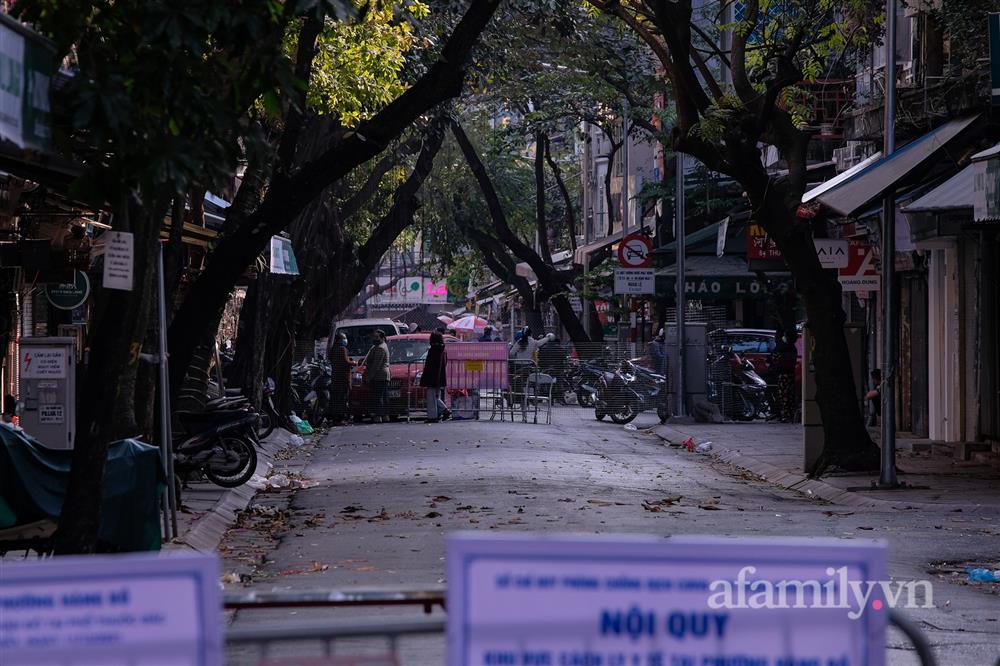 Toàn cảnh các địa điểm đang khẩn tìm người liên quan F0 ở Hà Nội: Nơi đóng cửa im ỉm, nơi đón khách nhộn nhịp-9
