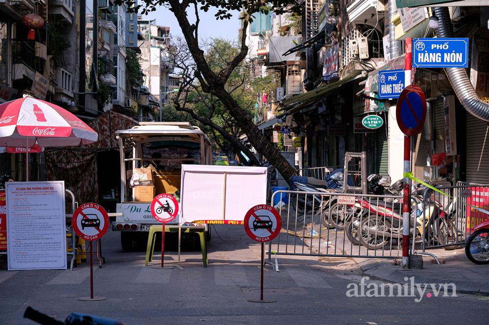 Toàn cảnh các địa điểm đang khẩn tìm người liên quan F0 ở Hà Nội: Nơi đóng cửa im ỉm, nơi đón khách nhộn nhịp-6