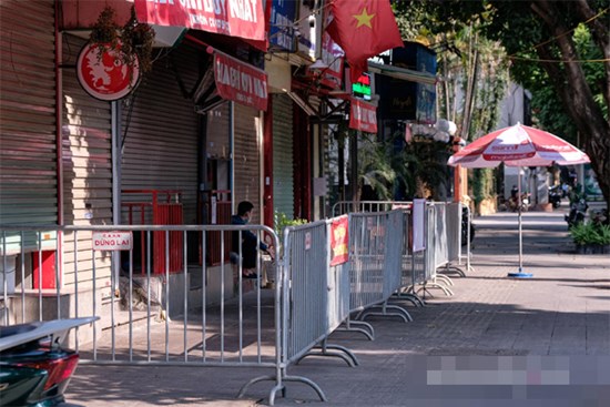 Toàn cảnh các địa điểm đang khẩn tìm người liên quan F0 ở Hà Nội: Nơi đóng cửa im ỉm, nơi đón khách nhộn nhịp