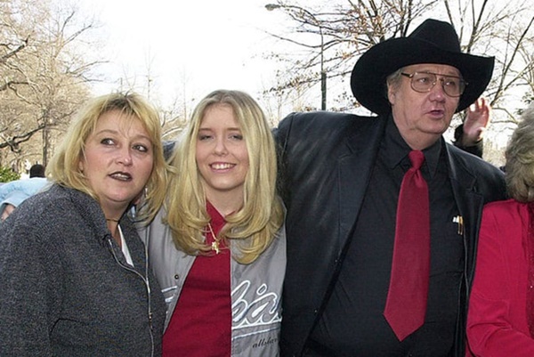 Thảm kịch của người trúng tờ vé số kỷ lục 7.200 tỷ: Khánh kiệt sau 5 năm dù không phung phí, cả nhà đều phải chịu cay đắng quá tàn khốc-2