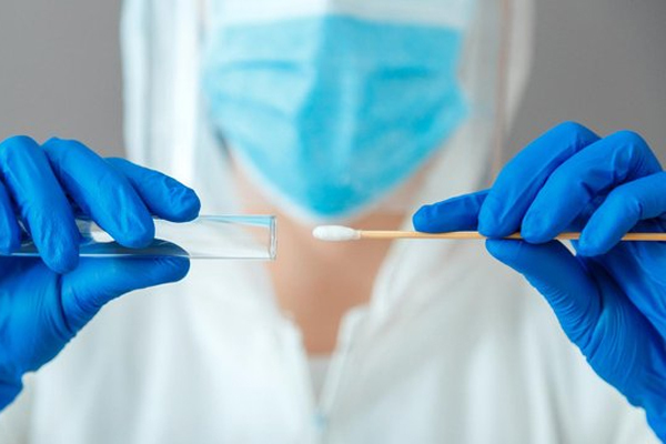 Bốn triệu chứng ở người nhiễm Omicron đã tiêm 2-3 liều vắc xin-1