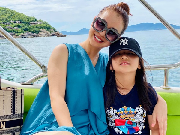 Con gái nhà Jennifer Phạm mới 8 tuổi đã giỏi nấu ăn còn tự làm bánh cuốn, các mẹ thốt lên: Thành quả của giáo dục-2