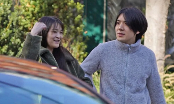 Chồng cựu Công chúa Nhật Bản xử lý đầy khôn khéo khi phát hiện có người theo dõi nhưng vẫn bị dư luận ném đá-3