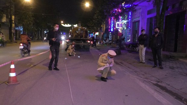 Tai nạn liên hoàn, 1 người đàn ông bị hất văng lên không trung, xe máy nằm la liệt-2