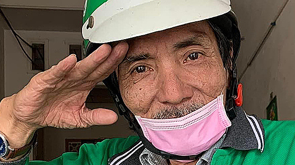 NS Thương Tín làm shipper sau loạt ồn ào, nói gì về nghi vấn phá 244 triệu tiền bảo hiểm của con?-2