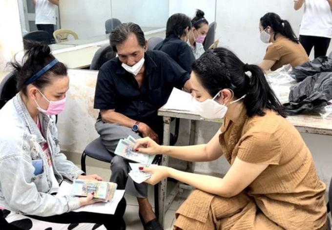 NS Thương Tín làm shipper sau loạt ồn ào, nói gì về nghi vấn phá 244 triệu tiền bảo hiểm của con?-4