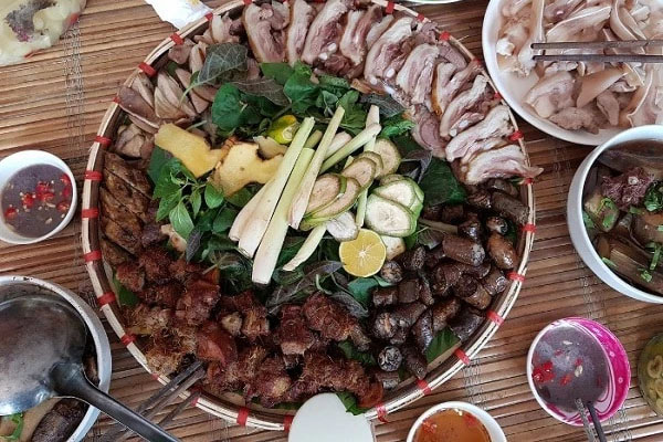 Xuất hiện dấu vết bất thường vụ 2 cháu nhỏ đuối nước, bà nội mất tích-2