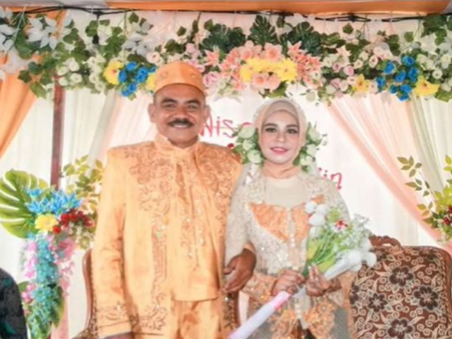 Người đàn ông kết hôn với vợ hai kém 33 tuổi, biết danh tính mẹ kế, cô con gái bàng hoàng!-4