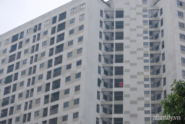 Hà Nội: Máy giặt bốc cháy ở chung cư Linh Đàm, khói đen bao trùm nhiều căn hộ tầng trên khiến cư dân hoảng hốt-2