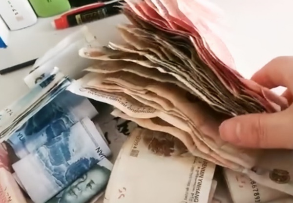 Mẹ tìm thấy hơn 7 triệu trong phòng con trai, nguồn gốc số tiền khiến chị đau lòng tột độ-1