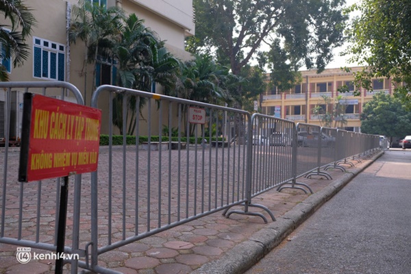 Ảnh: Hà Nội trưng dụng ký túc xá ĐH Thuỷ lợi điều trị F0 sau khi quận nguy cơ cao ghi nhận gần 2.000 ca nhiễm trong 2 tháng-2