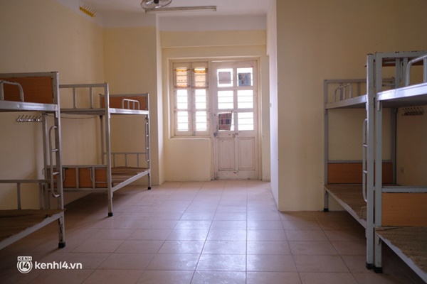 Ảnh: Hà Nội trưng dụng ký túc xá ĐH Thuỷ lợi điều trị F0 sau khi quận nguy cơ cao ghi nhận gần 2.000 ca nhiễm trong 2 tháng-5