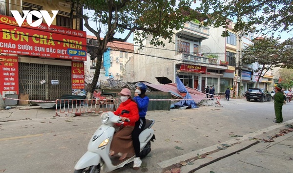 Clip mới nhất vụ đào móng xây nhà làm sập nhà hàng xóm ở Lào Cai: Chủ ngôi nhà đang xây có động thái sau sự cố-4