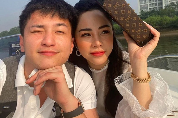 Huỳnh Anh bưng tráp trong lễ ăn hỏi của diễn viên Anh Tuấn-8