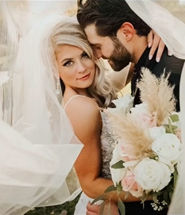 Chú rể bế chị gái song sinh của cô dâu vào lễ đường, tưởng drama chấn động nào ngờ lấy nước mắt dân mạng trong clip 70 triệu view-3