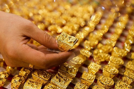 Giá vàng hôm nay 15/12: Dòng tiền chuyển hướng, vàng giảm giá