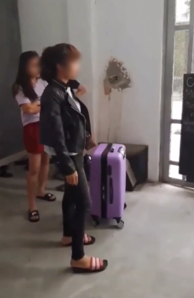 Bị chồng bắt quả tang đang tòm tem ở nhà nghỉ, vợ lạnh lùng xách vali bước theo nhân tình-2