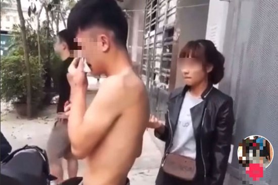 Bị chồng bắt quả tang đang 'tòm tem' ở nhà nghỉ, vợ lạnh lùng xách vali bước theo nhân tình